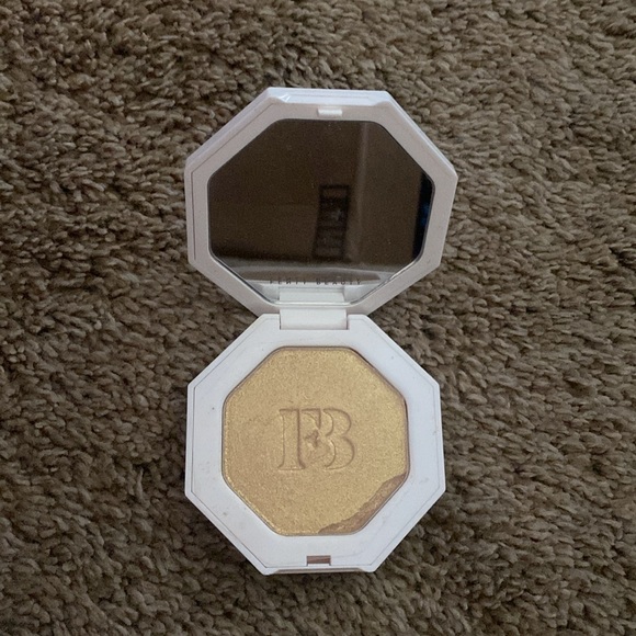 Fenty Beauty | New Killawatt Freestyle Highlighter in “Trophy Wife” - Picture 6 of 7
